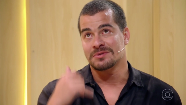 Thiago Martins Cai No Choro Ao Lembrar De Tragedia Na Familia