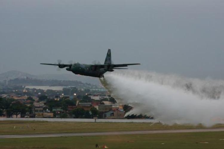 Quadrimotores Hércules C-130 da FAB são adaptados com equipamentos anti-incêndio para atuar na Amazônia / Força Aérea Brasileira (FAB) / Divulgação