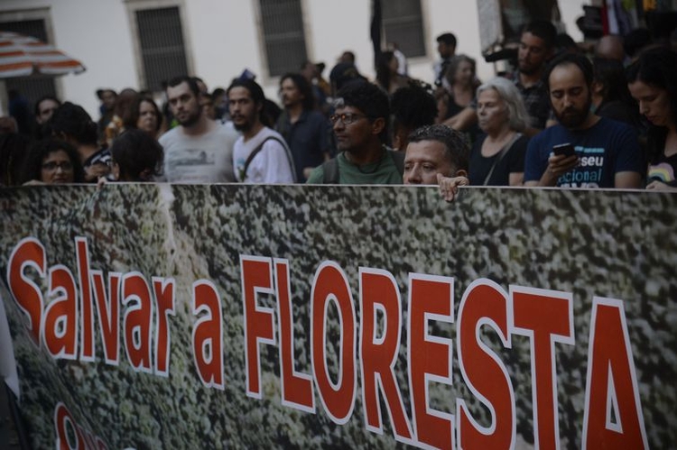 Manifestantes participam, no centro do Rio de Janeiro, do protesto Greve Global pelo Clima - Fernando Frazão/Agência Brasil