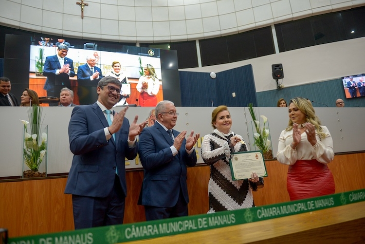 Presidente do TCE Amazonas recebe condecoração na Câmara Municipal de Manaus