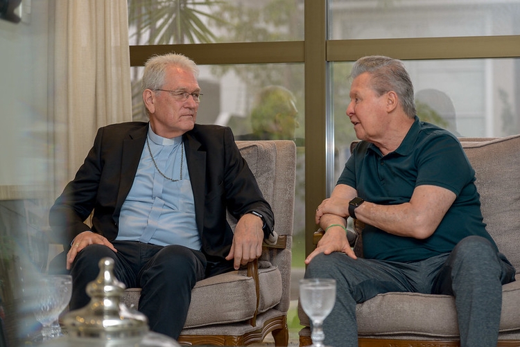 Visita do arcebispo Leonardo Steiner ao prefeito de Manaus teve foico em problemas sociais - Foto: Alex Pazuello/Semcom