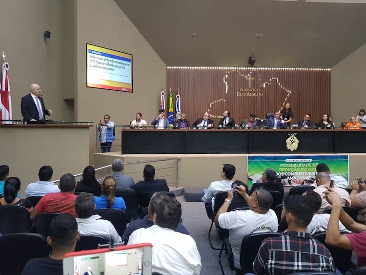 Na audiência, o economista Erivaldo Lopes sugeriu a alíquota de 15% para o ICMS - Foto: Pedro Braga Jr/PH