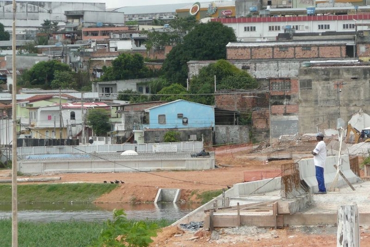 Obras no igarapé do Quarenta deslocaram moradores - Foto: Eustáquio Libório/PH