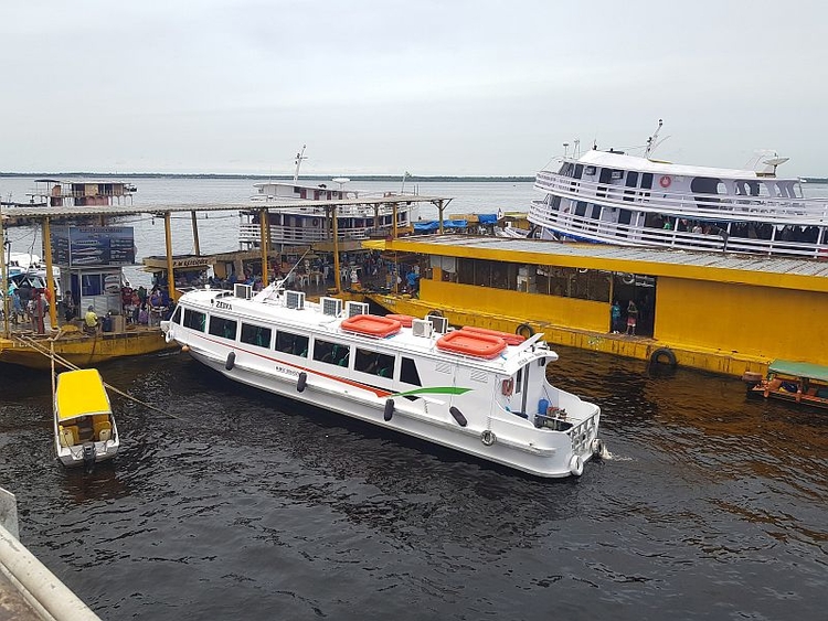 Movimento de barcos permaneceu normal no porto da Manaus Moderna - Foto: Pedro Braga Jr/PH