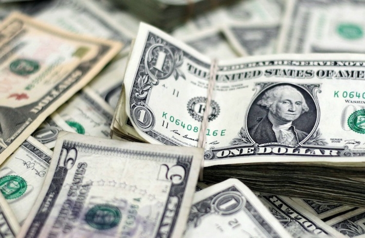 Dólar teve alta superior a 2% na tarde desta segunda-feira - Foto: Reprodução