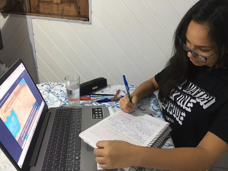 Estudantes da Região Metropoltaina de Manaus também são beneficiados com o Aula em Casa - Foto: Divulgação/Secom AM