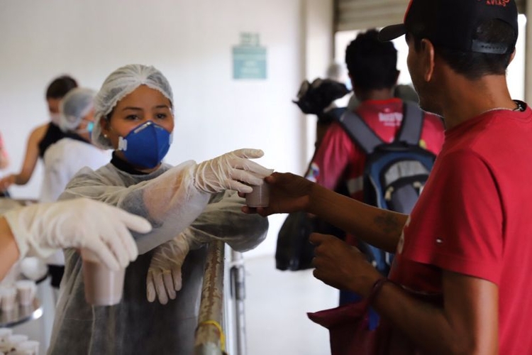 Atendimento a morador de rua já ultrapassa 7 mil refeições - Foto: Miguel Almeida/Seas