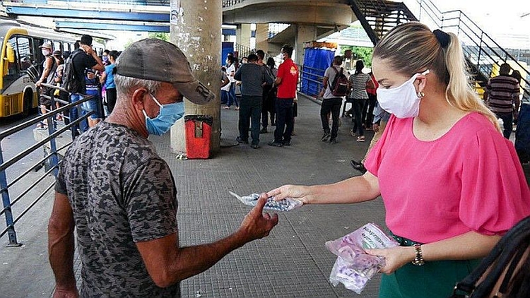 Distribuição de máscaras começou cedo em Manaus - Foto: Divulgação/Susam