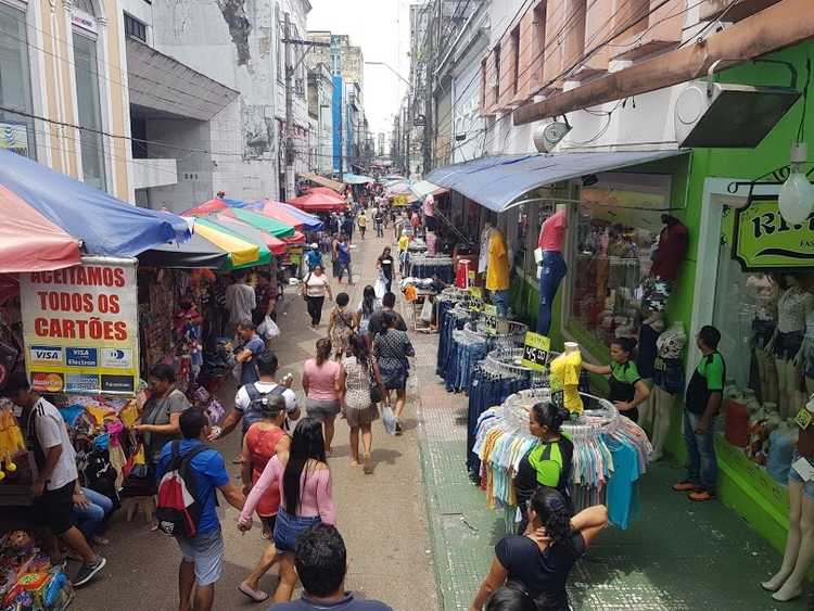 Com relaxamento, a rua Marechal Deodoro voltou às atividades - Foto: Pedro Braga Jr./PH