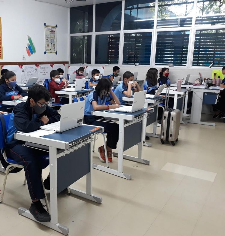 Alunos se revezam entre aulas presenciais e online - Foto: Divulgação Sesi