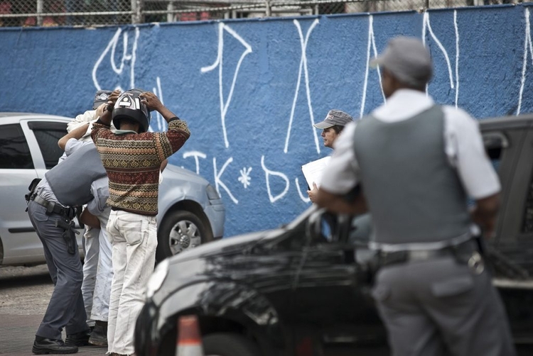 Abordagem policial em São Paulo - Foto: Marcelo Camargo / Arquivo Agência Brasil