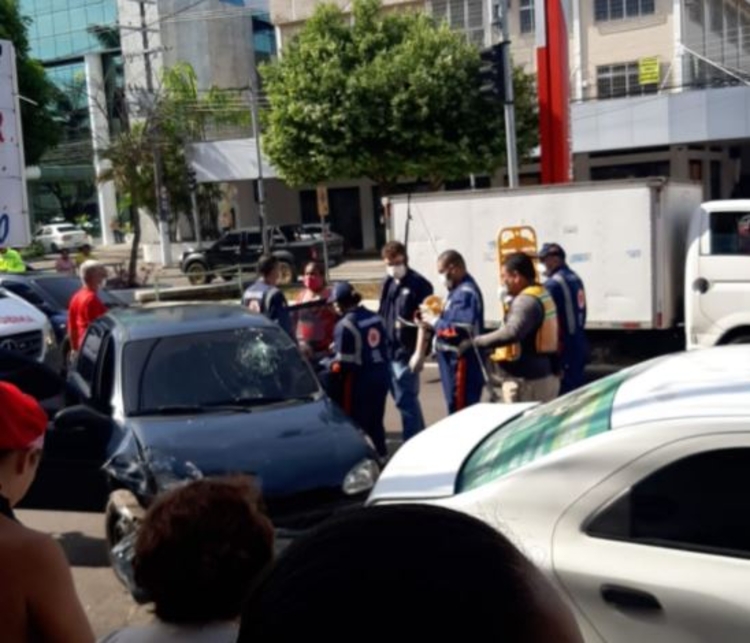 Acidente ocorreu na frente de banco - Foto: Divulgação 
