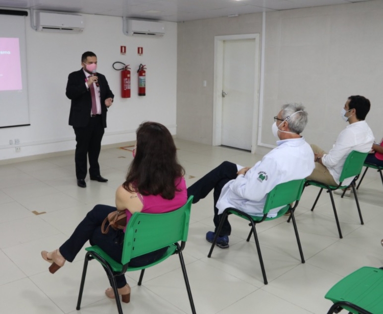 Foto: Clóvis Miranda/DPE-AM / Palestra com especialistas faz parte da campanha Outubro Rosa