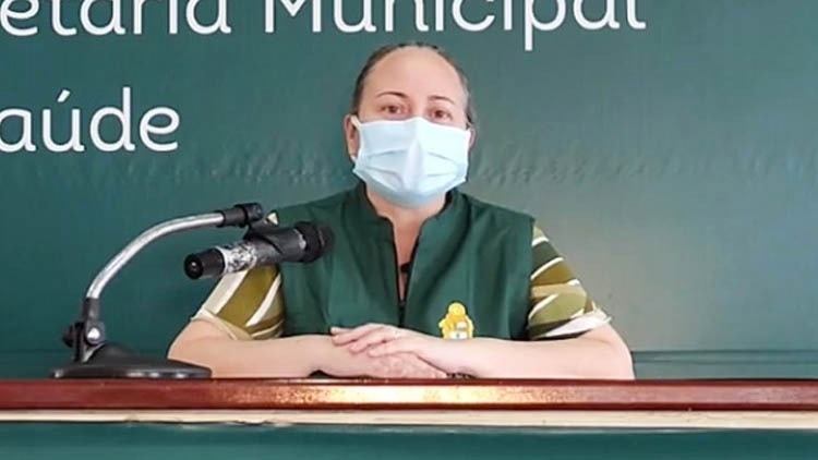 Marinélia Ferreira, diretora do departamento de Vigilância Ambiental e Epidemiológica da Semsa. Foto: Reprodução/Facebook