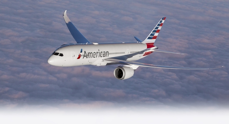 Imagem ilustrativa de avião da American Airlines. Piloto da companhia aérea disse ter avistado objeto estranho acima da aeronave. Foto: Divulgação