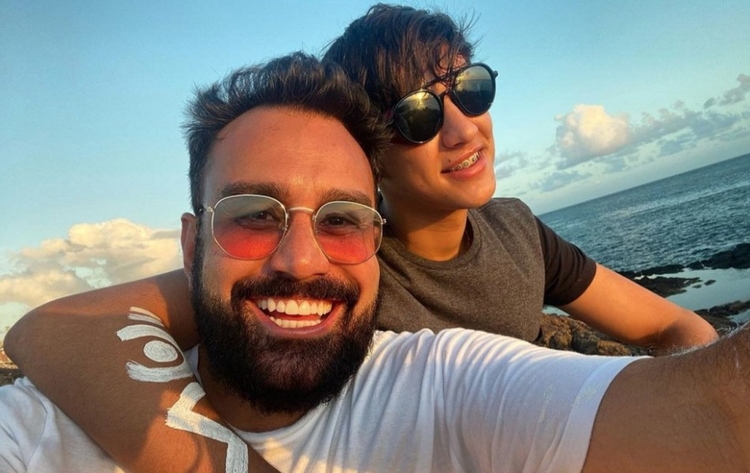 Apresentador Fábio Ramalho e o namorado de 19 anos - Foto: Reprodução Instagram