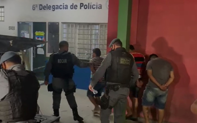 Suspeitos de assalto (Foto: Divulgação/PM-AM)
