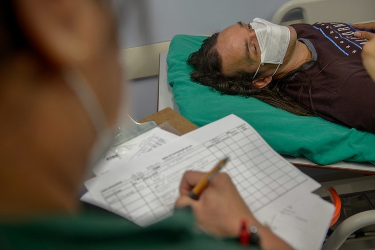 Paciente passa por tratamento em unidade de Manaus. Foto: Alex Pazuello/ Semcom