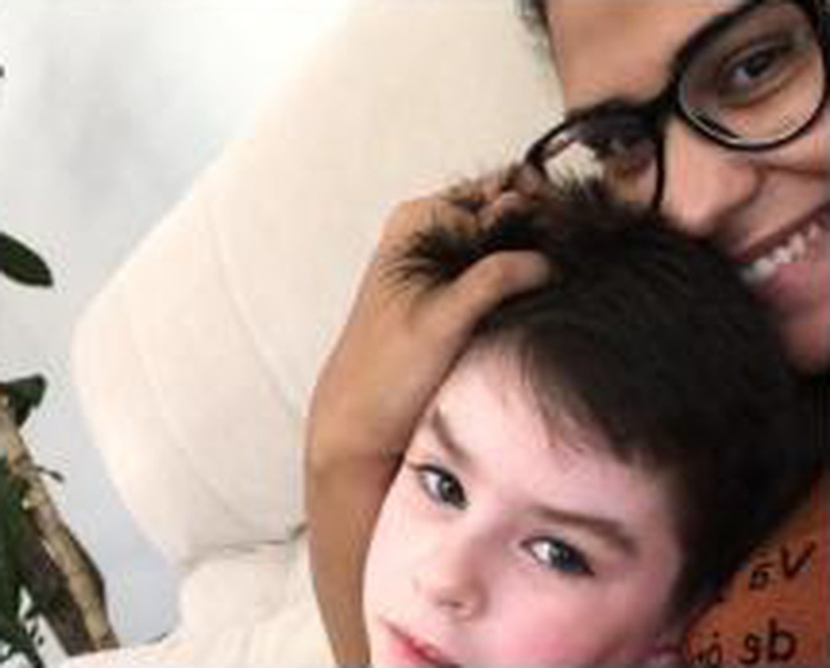 Thayná, babá de Henry, manda uma selfie para a mãe do garoto após a suposta sessão de tortura por Dr. Jairinho em fevereiro — Foto: Reprodução