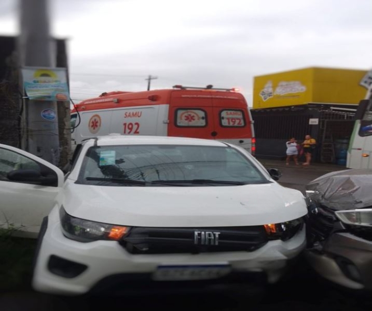 Acidente paralisou o trecho - Foto: Divulgação