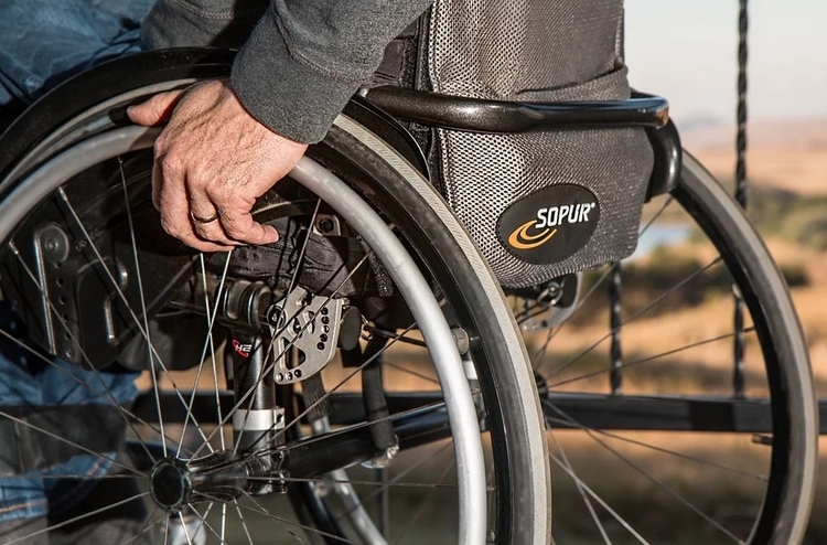 Empresa teve de pagar R$ 1 mil por danos morais ao consumidor que usa cadeira de rodas para se locomover. Foto ilustrativa: Pixabay