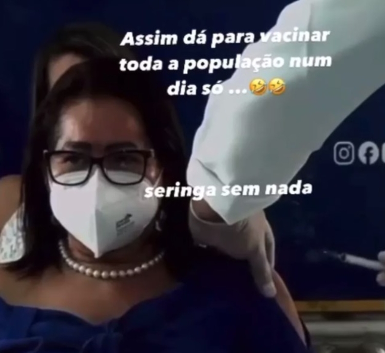 Imagem editada de profissional recebendo vacina com seringa vazia - Imagem: Reprodução