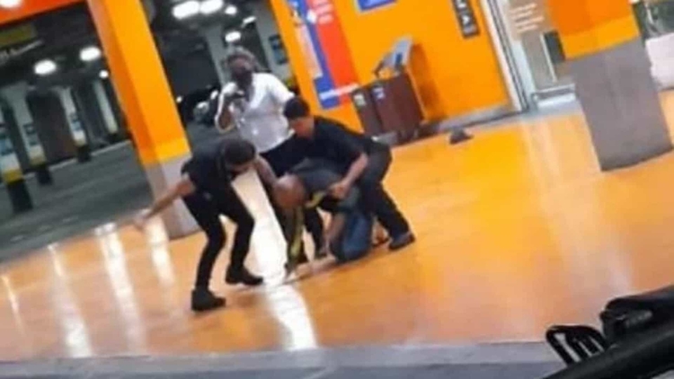 Seguranças do Carrefour espancam cliente negro até a morte (Foto: Reprodução)