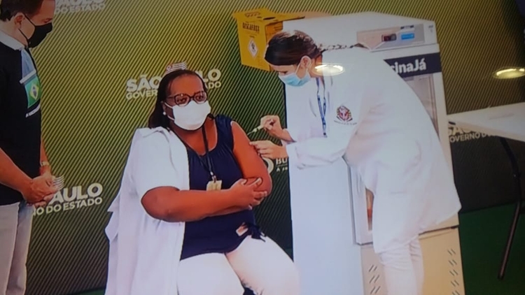 Primeira vacinada em São Paulo - Foto: Reprodução/ CNN Brasil