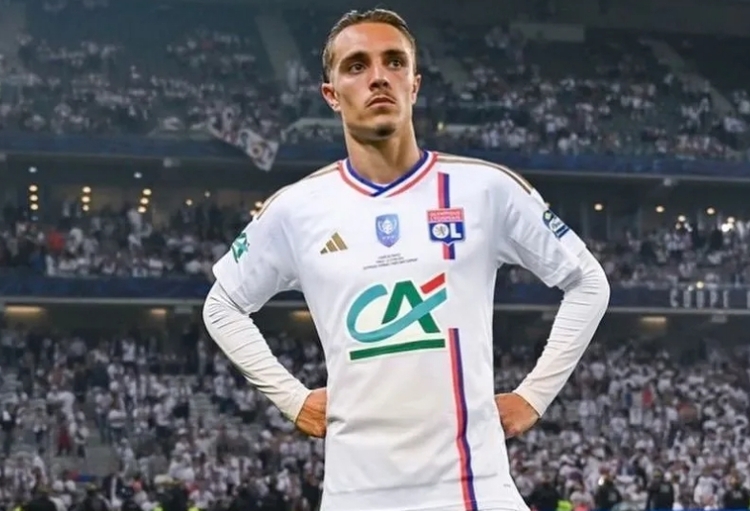 Maxence Caqueret chegou ao Lyon em 2019. Foto: Reprodução/ Instagram Maxence Caqueret