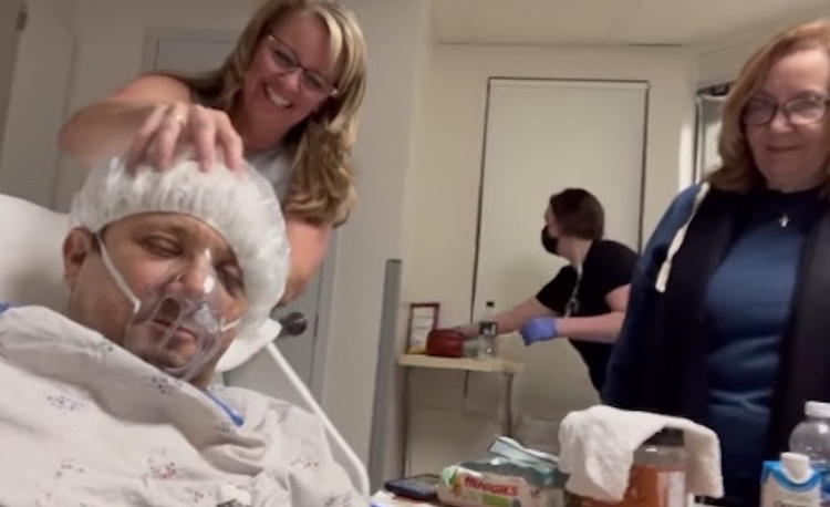 Jeremy com a irmã e a mãe na UTI - Imagem: Reprodução/Instagram