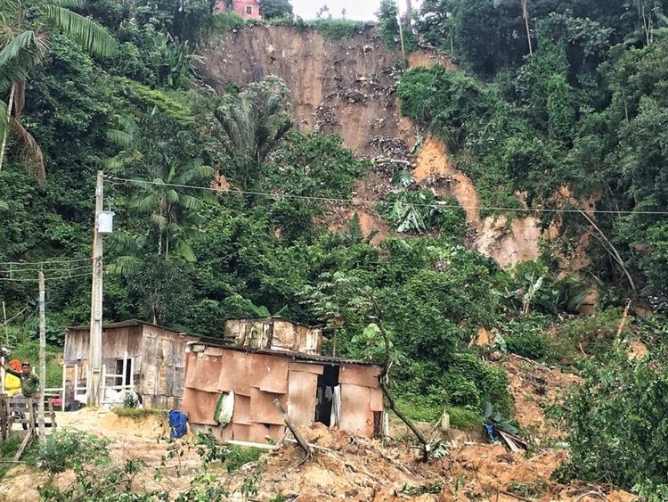 Área de deslizamento onde 8 pessoas morrera - Foto: Jander Robson / Portal do Holanda 