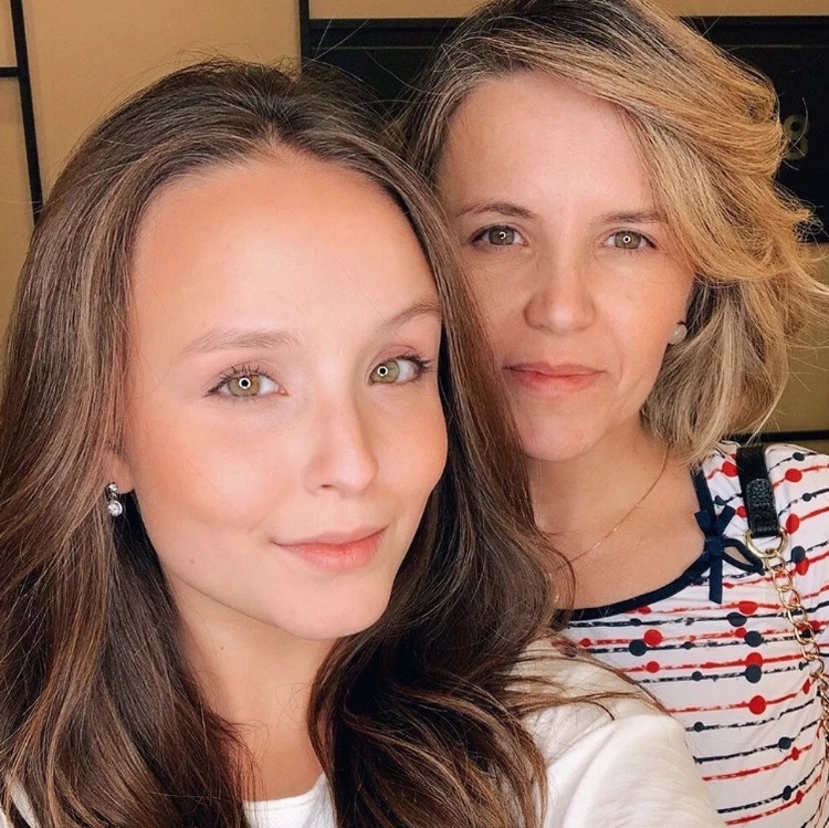 Larissa Manoela com a mãe Silvana - Foto: Reprodução/Instagram