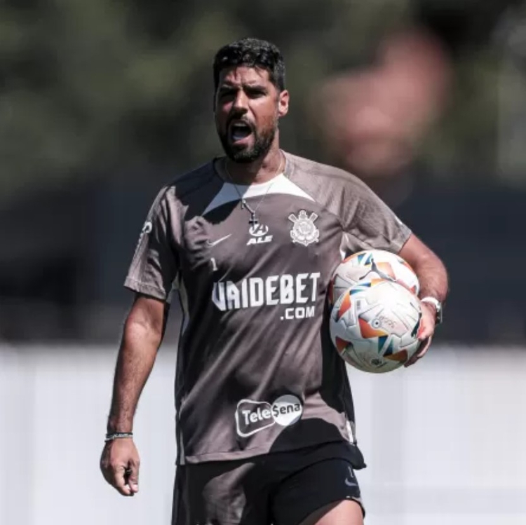 António Oliveira durante treino do Corinthians no CT Joaquim Grava. Foto: Rodrigo Coca/ Agência Corinthians