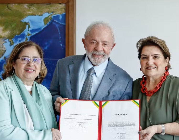 Cida Gonçalves, Lula e Márcia Lopes, nomeada como nova ministra das Mulheres — Foto: Ricardo Stuckert/Presidência da República
