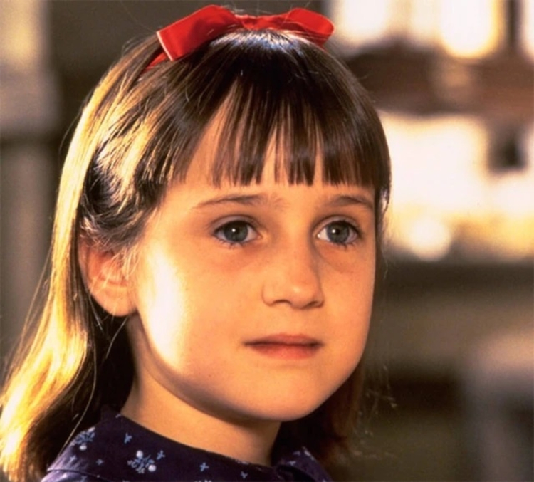 Trecho do filme 'Matilda', de 1997, que conta a história de uma menina brilhante que cresceu em meio a pais grosseiros.  Foto: Jersey Films
