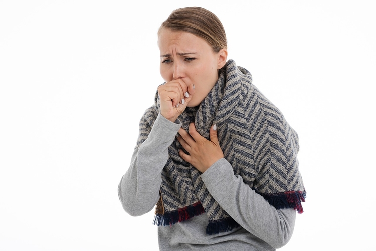 A tosse pode ser uma situação extremamente desagradável para muita gente. Foto: Pixabay