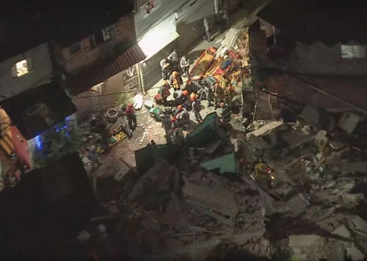 Bombeiros acharam morto 3 horas após o desabamento - Foto: Reprodução TV Globo