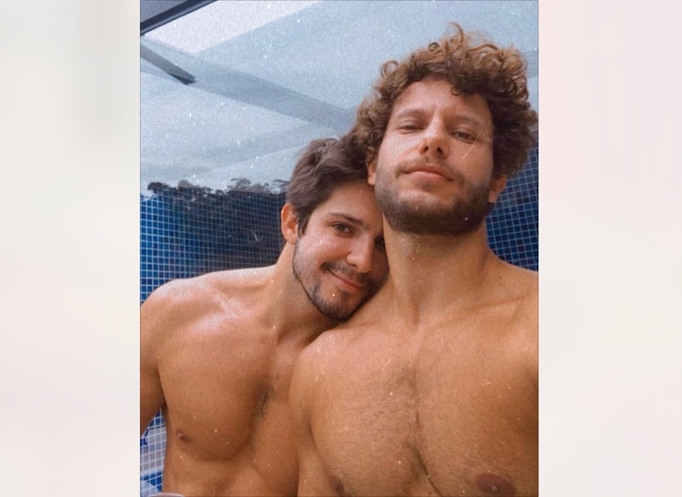 Igor Cosso, à esquerda, interpreta Junior na novela da Globo. - Foto: Reprodução/Instagram