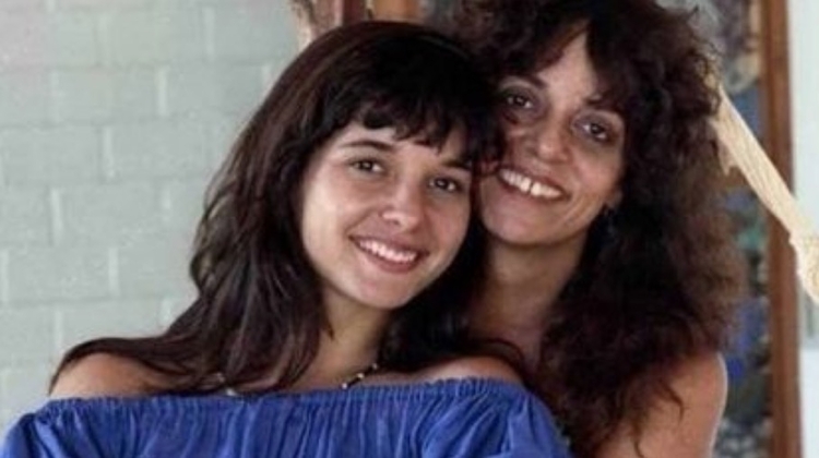 Daniela Perez, filha da autora Glória Perez, foi assassinada por Paula Thomaz e Guilherme de Pádua durante a produção da novela 