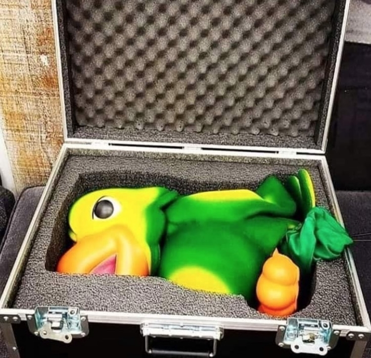 Boneco do personagem criado por Tom Veiga, morto Foto: Reprodução Internet