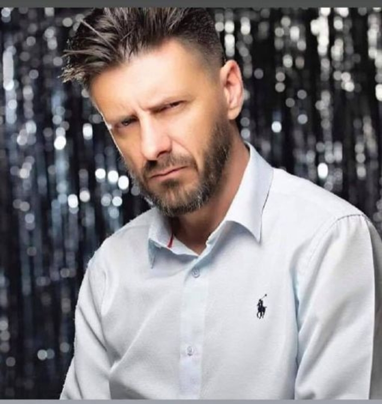 Músico de 48 anos deixa esposa e três filhos - Foto: Reprodução/ Facebook