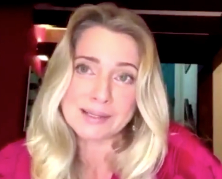 Letícia Spiller em entrevista ao canal Programa Reclame - Foto: Reprodução/ Youtube
