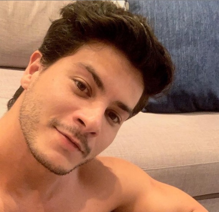 Recém-contratado pela Record, ator tem contrato para novela reincidido. Foto: Reprodução/Instagram