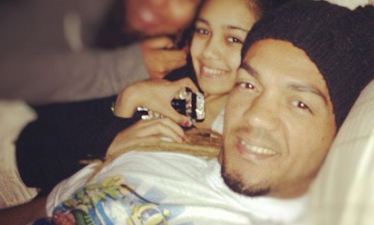 Estudante de Odontologia foi presa com mais 11 mulheres, suspeita de fraudar contas bancárias. Golpe teria ligação com facção criminosa do Complexo da Maré, aponta polícia. - Foto: Reprodução/Instagram