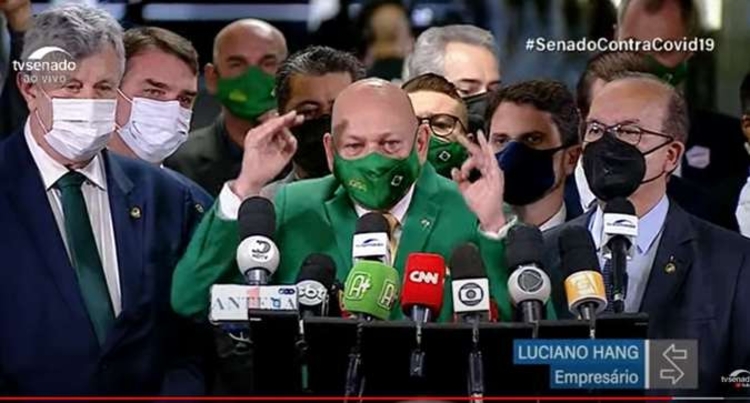 Luciano Hang em entrevista a jornalistas antes da CPI - Imagem: Reprodução/ TV Senado