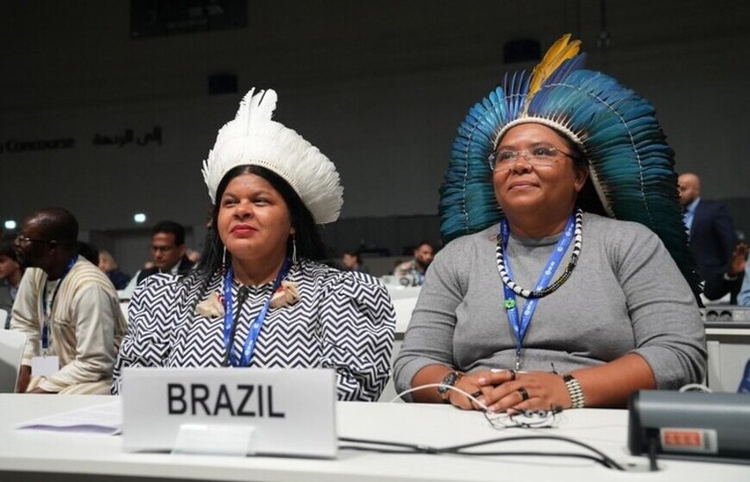 Ministra dos Povos Indígenas, Sonia Guajajara (à esquerda), assume a chefia da delegação brasileira na COP 28. Foto: Agência Senado