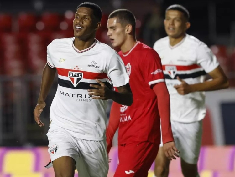 Partida está rolando - Foto: Rubens Chiri / São Paulo FC