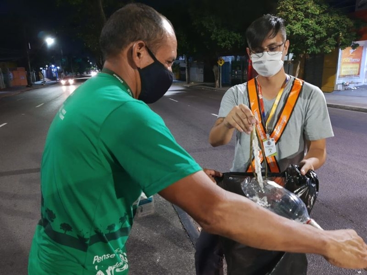 Coleta de semente aconteceu à noite por causa do trânsito - Foto: Divulgação/Semmas