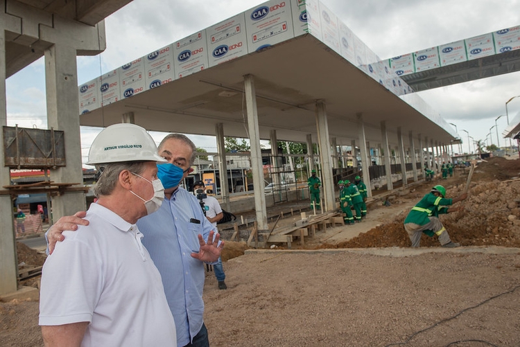 Prefeito vistoriou obras das estações de passageiros - Foto: Alex Pazuello/Semcom