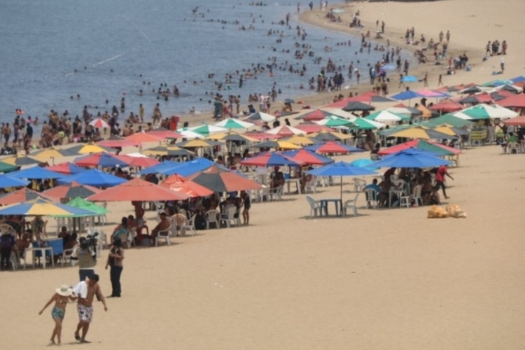 Praia da Ponta Negra foi fechada por conta do aumento de casos da Covid-19 em Manaus - Foto: Portal do Holanda 